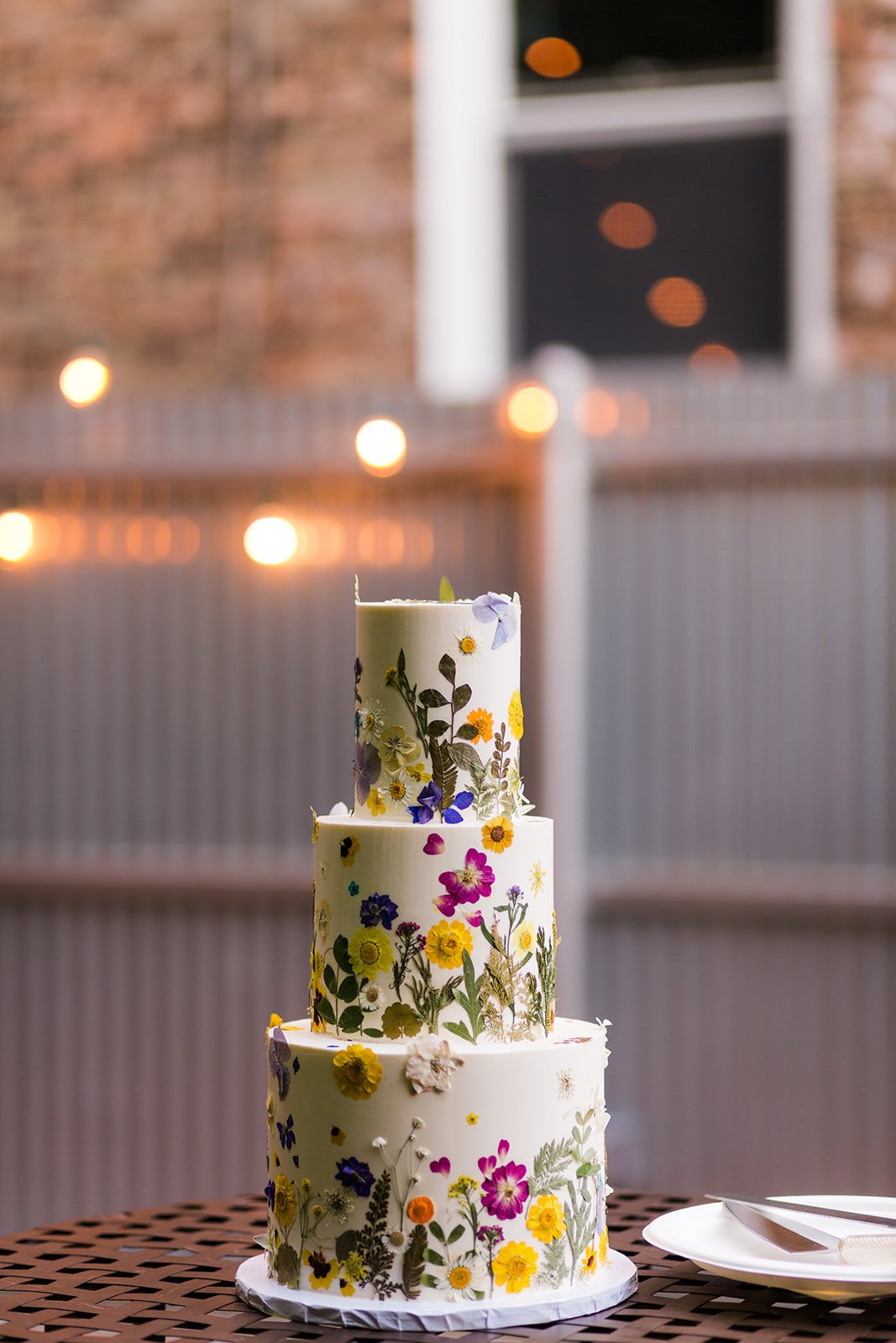 Flower Power - Pressed Flower Cakes Are All The Rage! — CHI thee WED