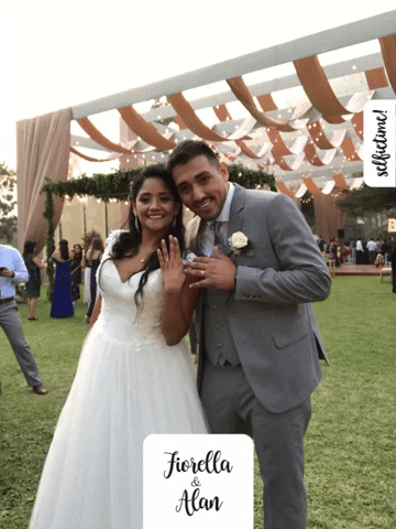 SELFIEGIF-BODA-A.gif