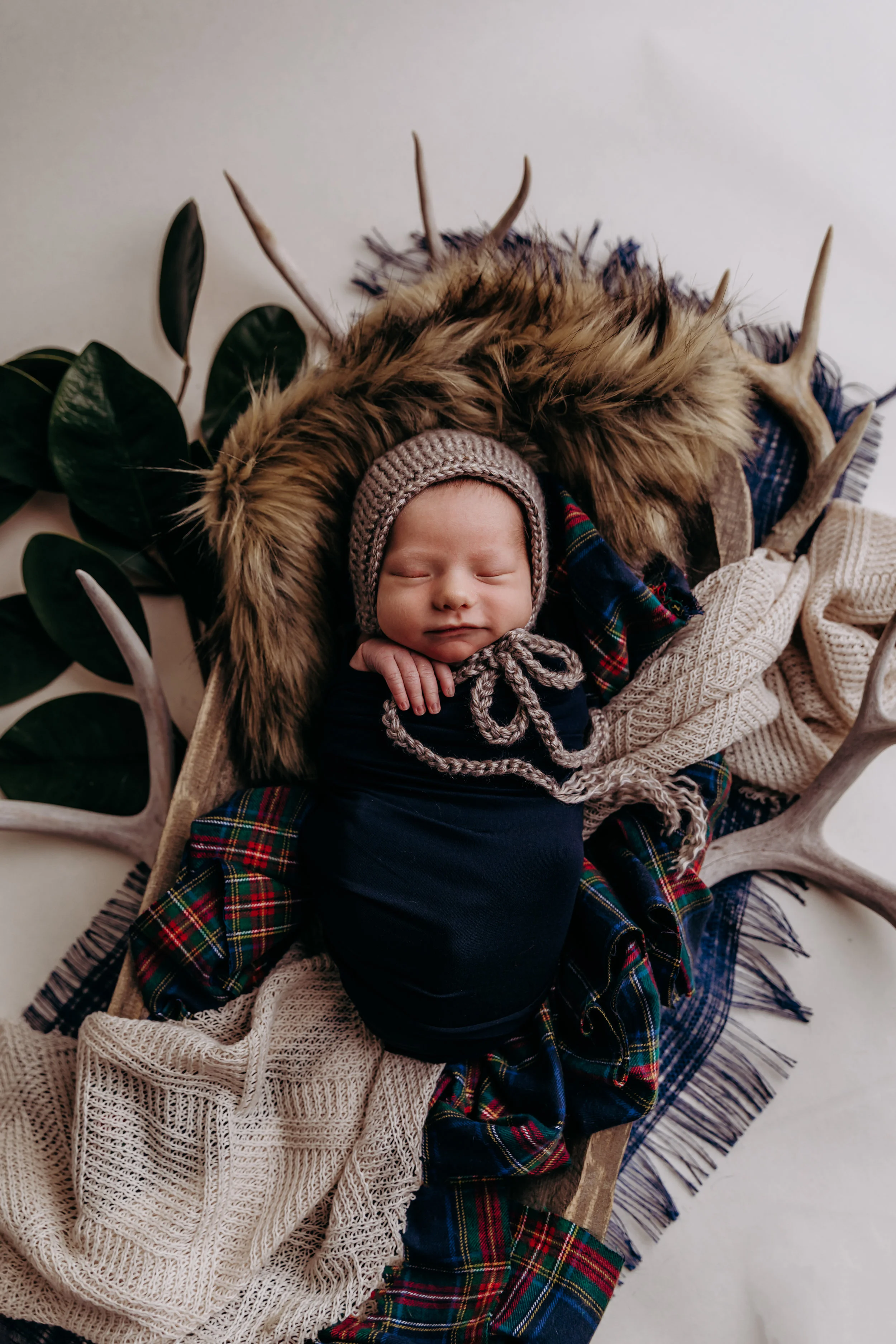 austin-mn-newborn-photography-rochester-mn-albert-lea-mn-family-photography-studio-modern-hunting-outdoors