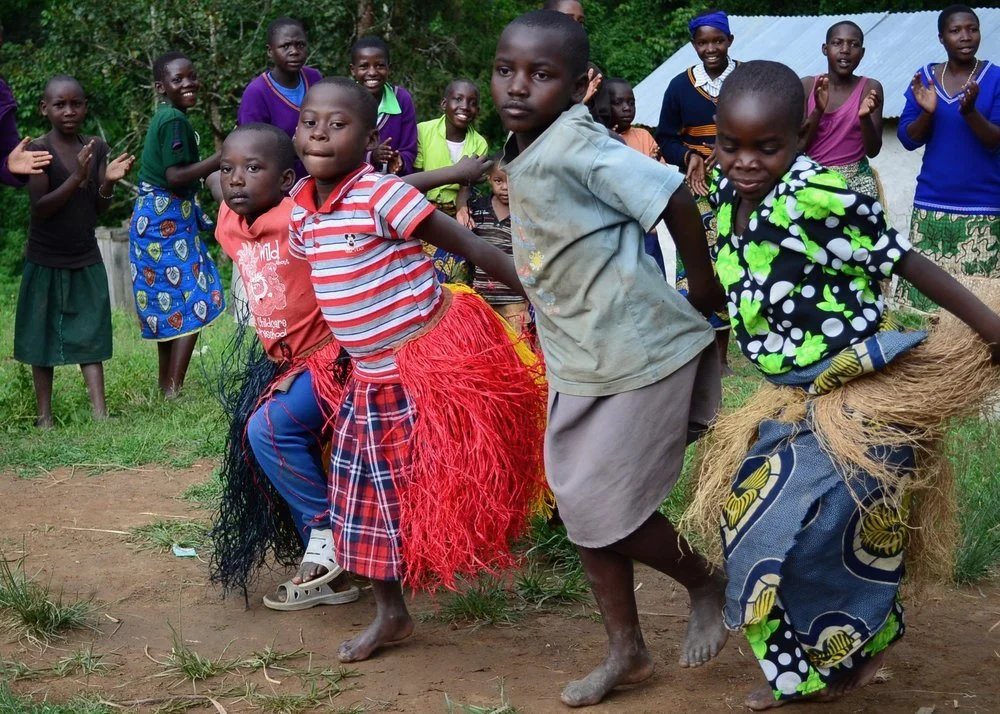 Children performing for the tourists !