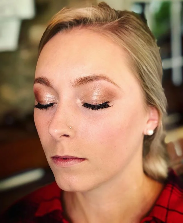 I get a lot of requests for natural gold and brown looks for eyeshadow, and honestly I love it. It&rsquo;s soft and timeless, looks good on a lot of people and this beautiful bridesmaid was no exception!
#rocwedding #rochesternybeauty #weddingmakeup 