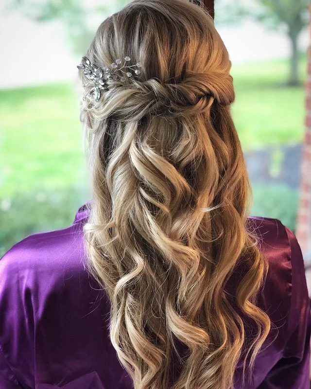 Beautiful hairpiece ✔️ soft and romantic updo ✔️✔️ wedding ready ✨✨✨✨ #rochesternybeauty #rochesternyhair #amika #goldwellny #rocwedding #bridalbeauty #rochesterbridal