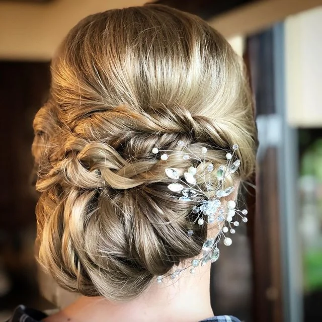 Low detailed bridal bun 👌

#rochesternybeauty #rochesternyhair #amika #goldwellny #rocwedding #bridalbeauty #rochesterbridal