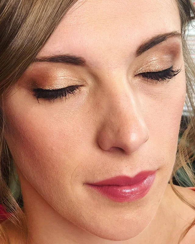 Soft and romantic natural look

#rocwedding #rochestermakeupartist #weddingmakeup #beauty #makeup #bridalbeauty #rochesterbridal
