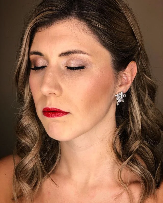 When your sister asks you to do her hair and makeup 💋😍 I may be a little biased but she is stunning

#rochesternybeauty #rochesternyhair #amika #goldwellny #rocwedding #rochestermakeupartist #weddingmakeup
