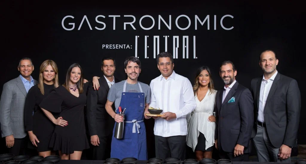 3.-Equipo-de-Gastronomic-junto-al-chef-Virgilio-Martinez-y-el-alcalde-David-Collad-1024x550.jpg