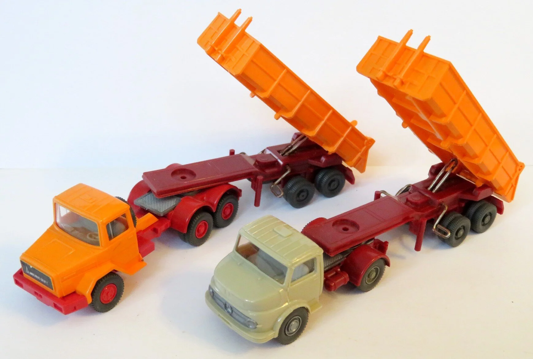 WK2ARTDUMPTRUCKSa.jpg
