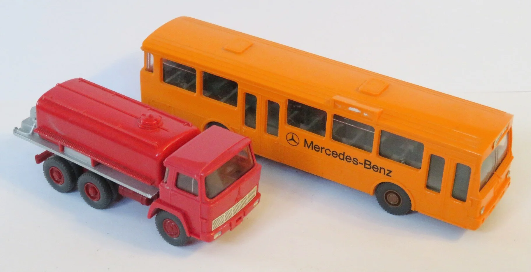 WK2FUELBUS.jpg