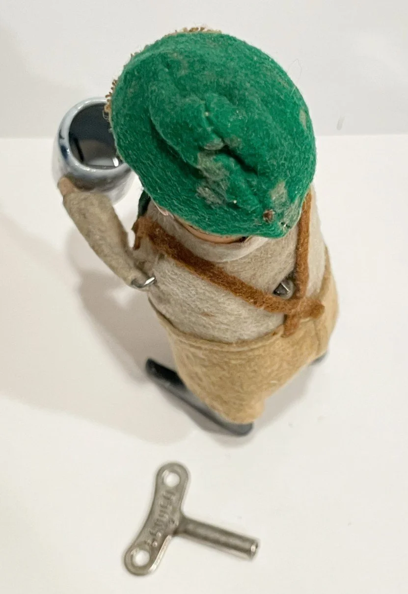 SHBEERDRINKERb.jpg