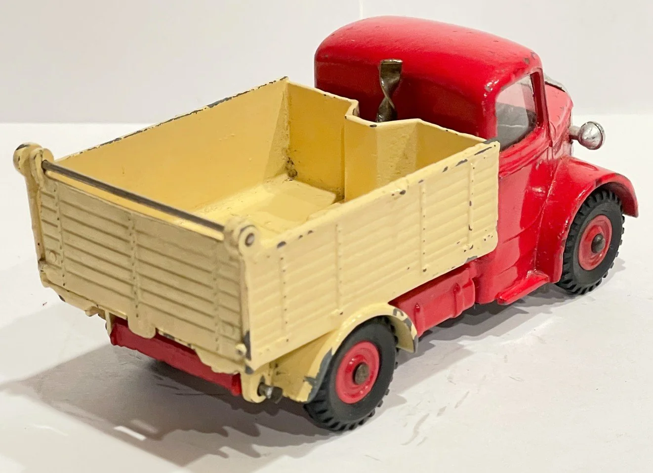 DK410creamb.jpg