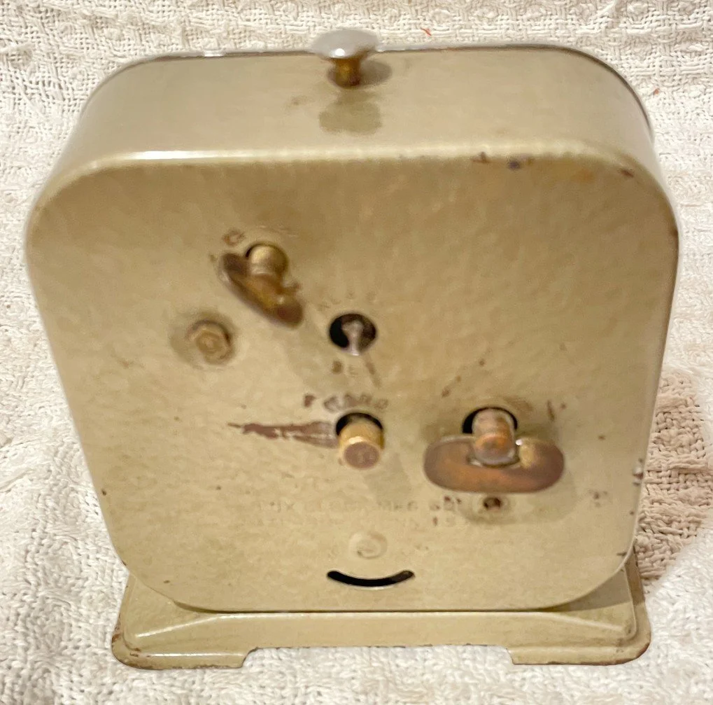 LXSHOWBOATCLOCKa.jpg