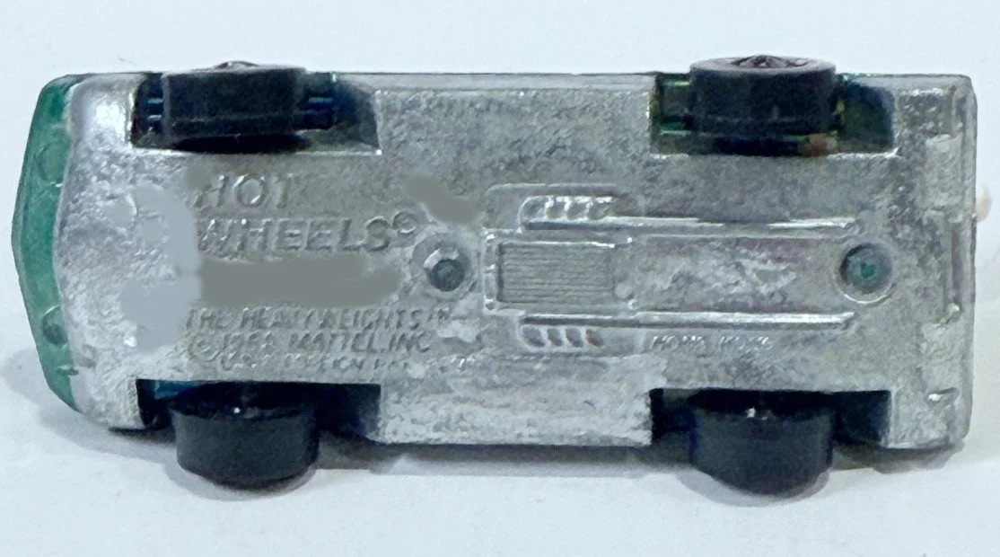 Clean Mattel Hot Wheels Heavyweights Tow Trucke.jpg
