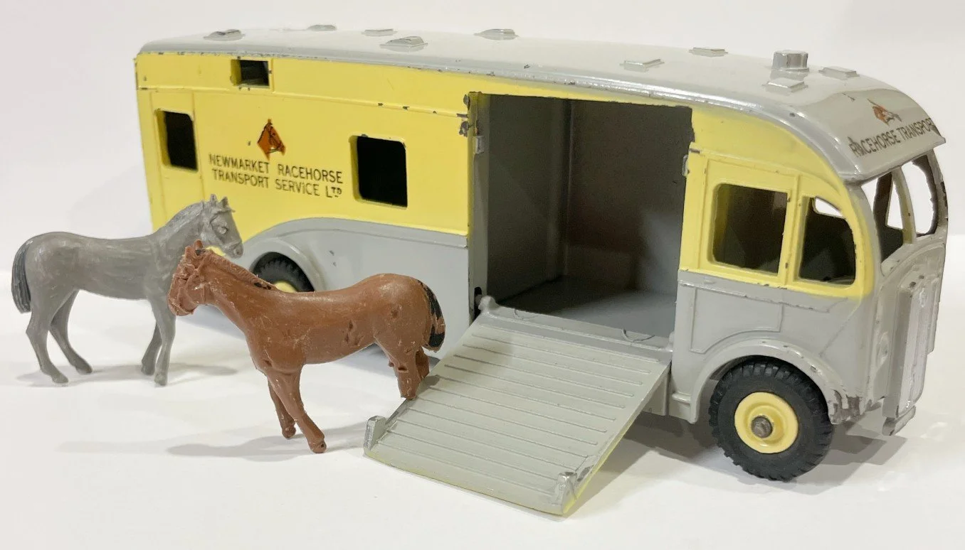 50s Dinky toys station stuff 4体セットビンテージ Vintage Dinky Toys Thunderbird 2 And 4 Submarine Made In