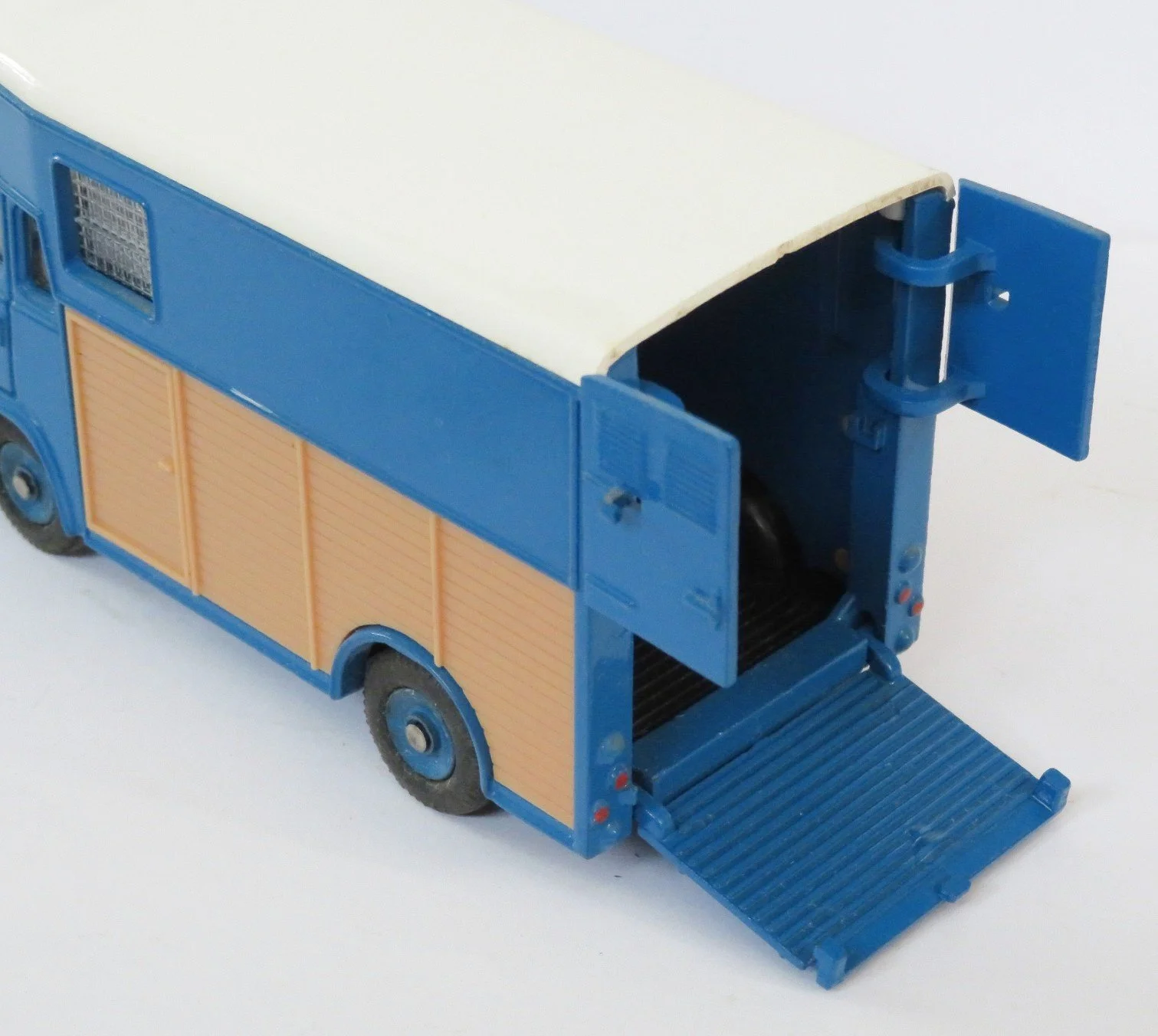 DKFR571b.jpg