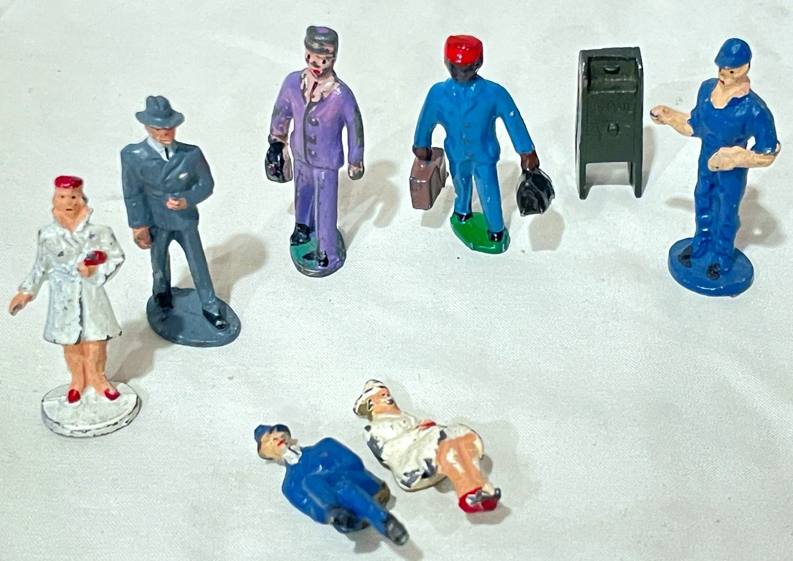 AF8FIGURES.jpg