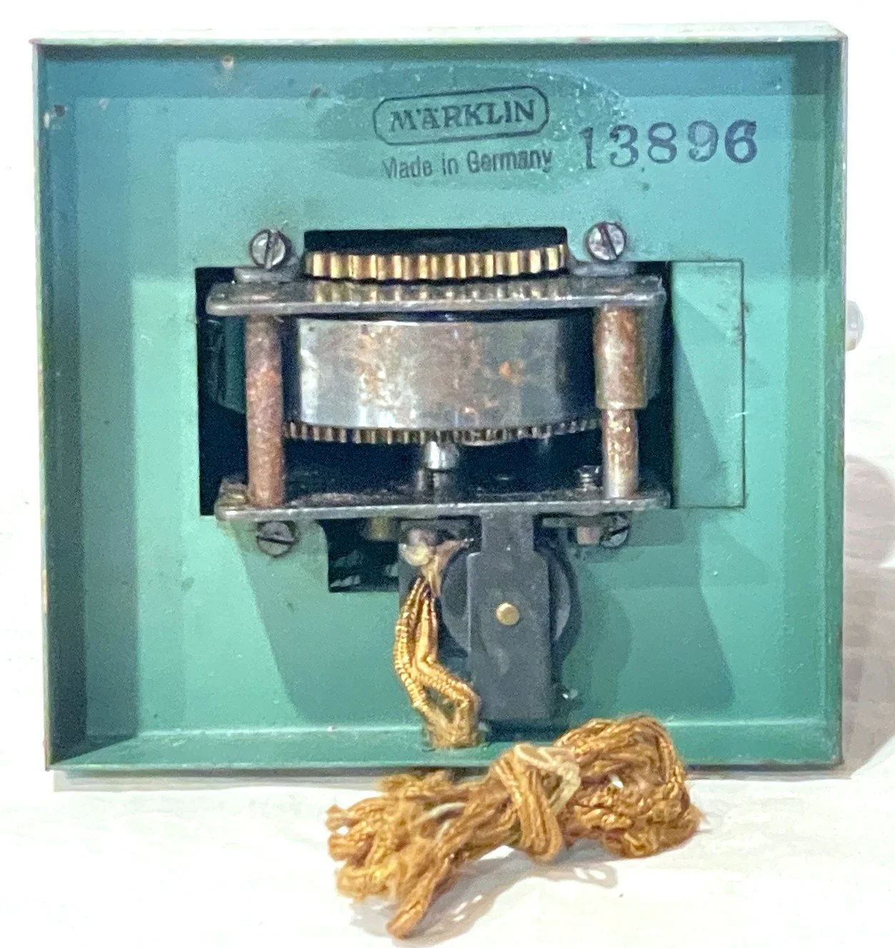 MK13896e.jpg