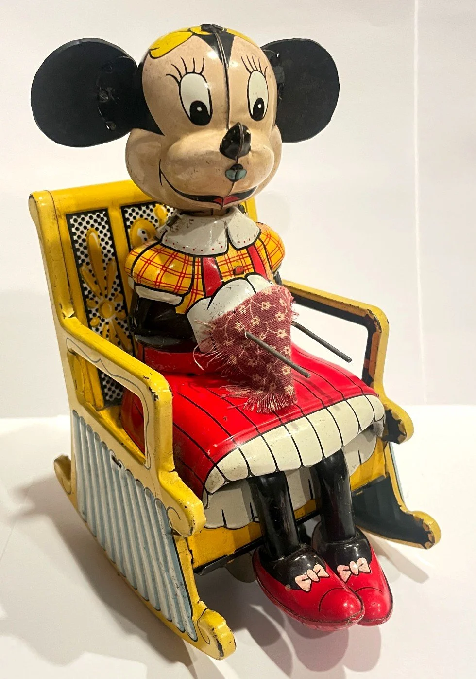 MXKNITTINGMINNIE.jpg