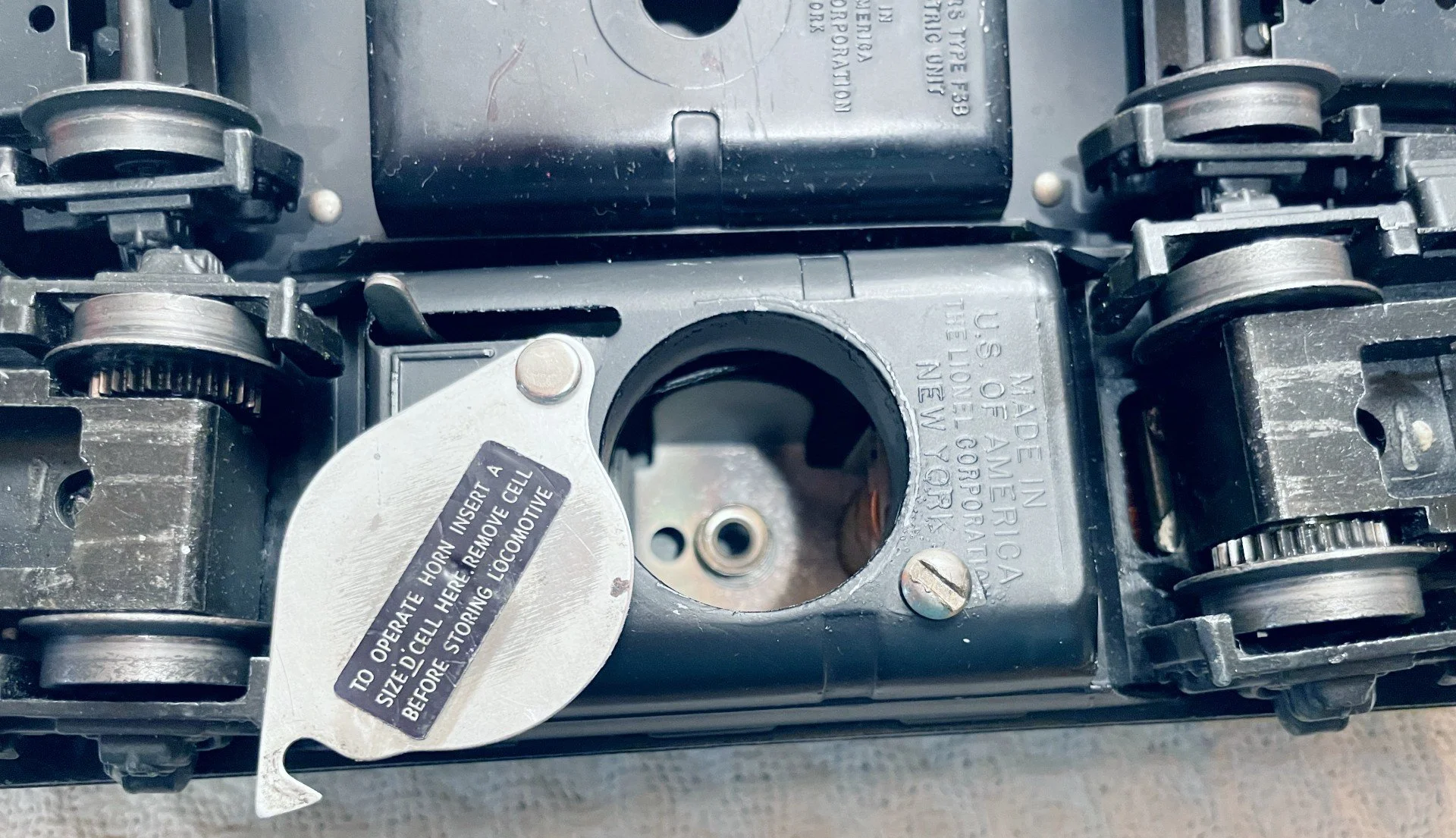 Clean Boxed 1957 Lionel 2379 RG F3 AB Dieselsf.jpg