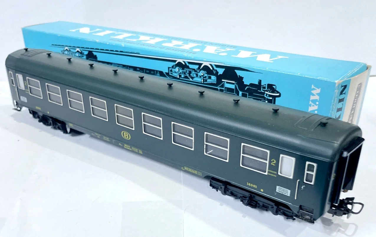 MK4069OBa.jpg