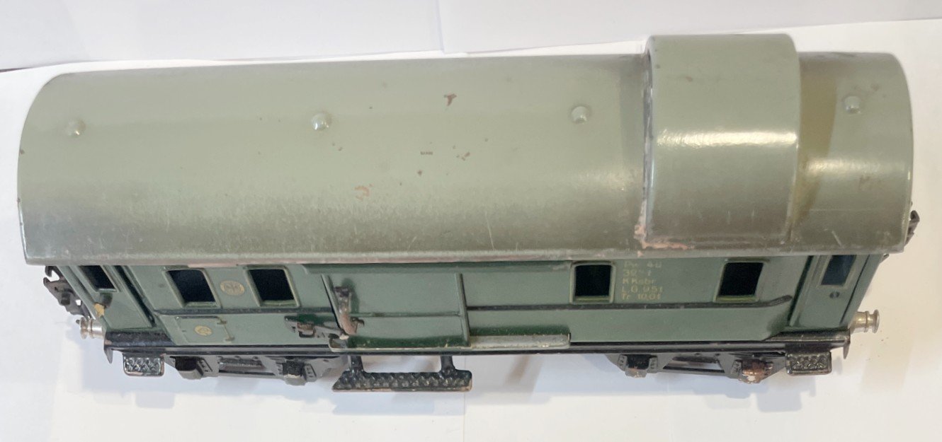 MK17540c.jpg