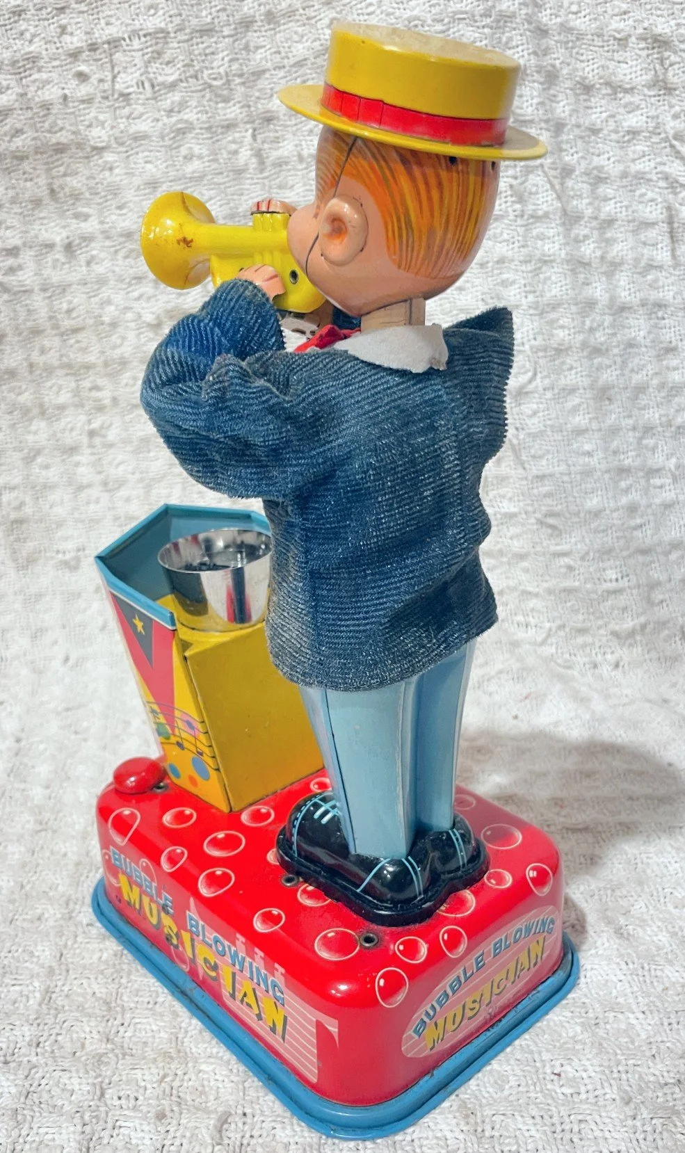 BOYONEMUSICIANa.jpg