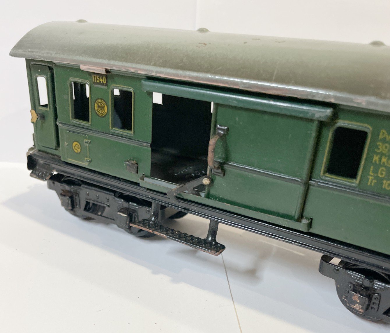 MK17540b.jpg