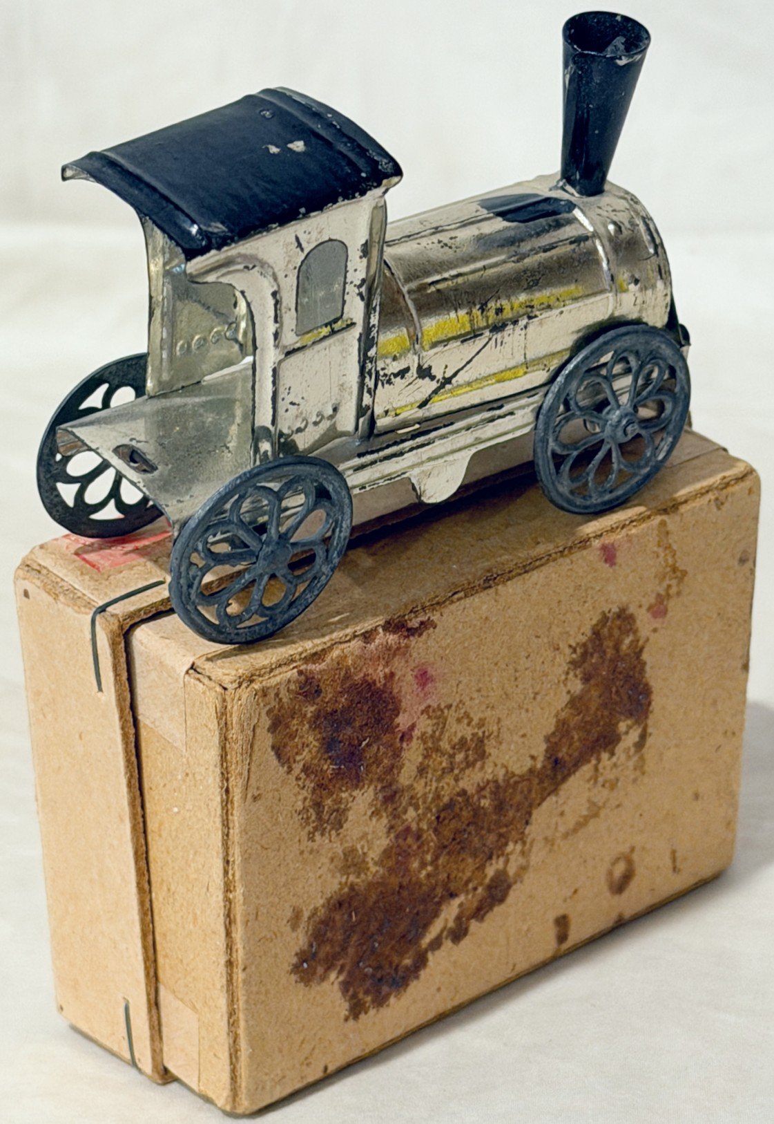 TINNICKELTOYTRAINOBa.jpg