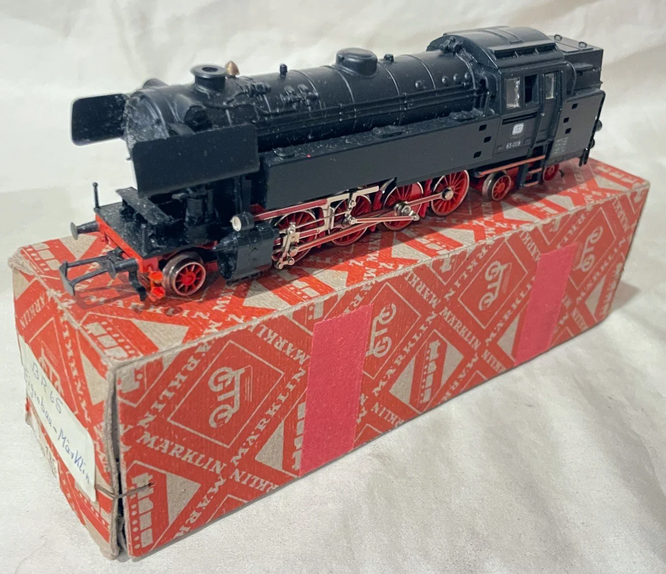 MKCUSTBR85.jpg