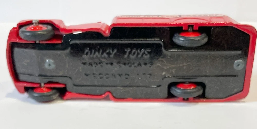 DINKY TOYS STUDEBAKER Tanker 30P "Petrol" Rouge Made In England Meccano