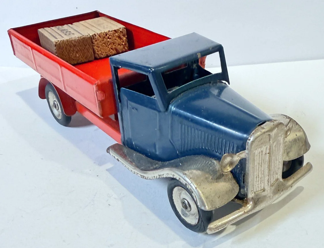 TAMINICLORRY.jpg