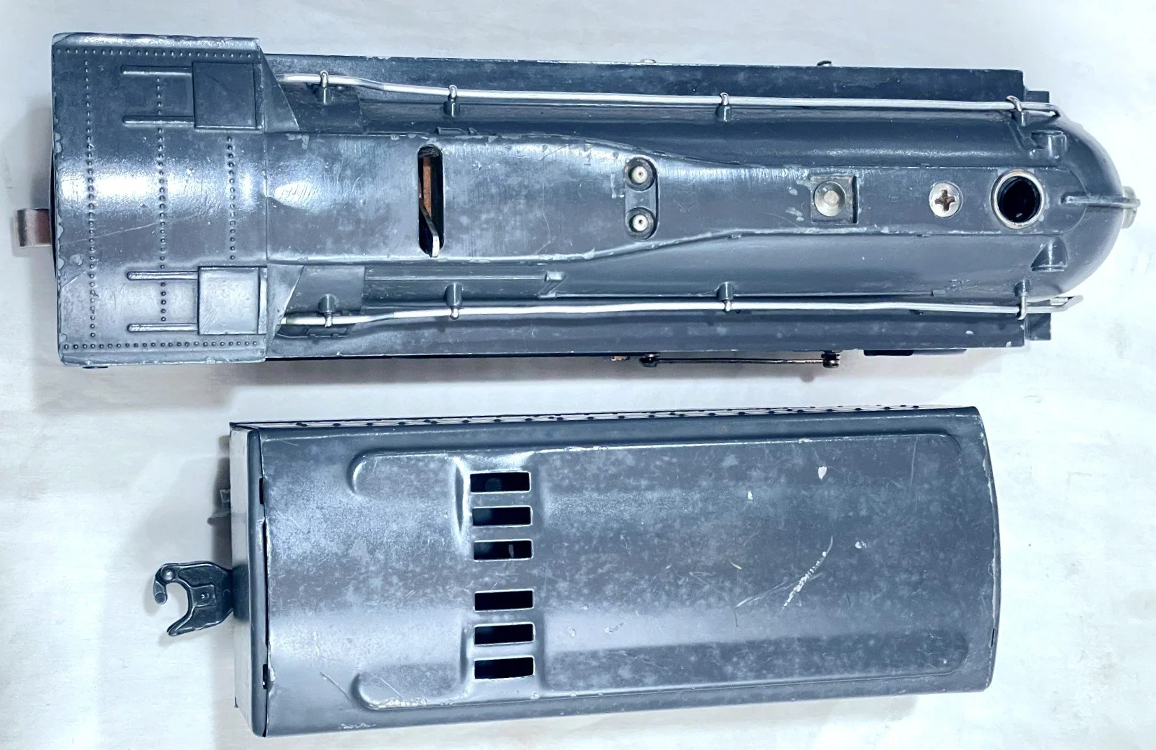 L221GRYb.jpg