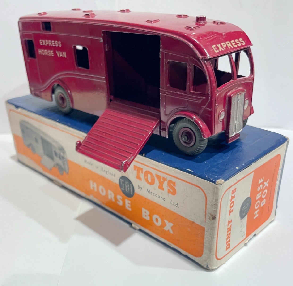 DK581OBa.jpg
