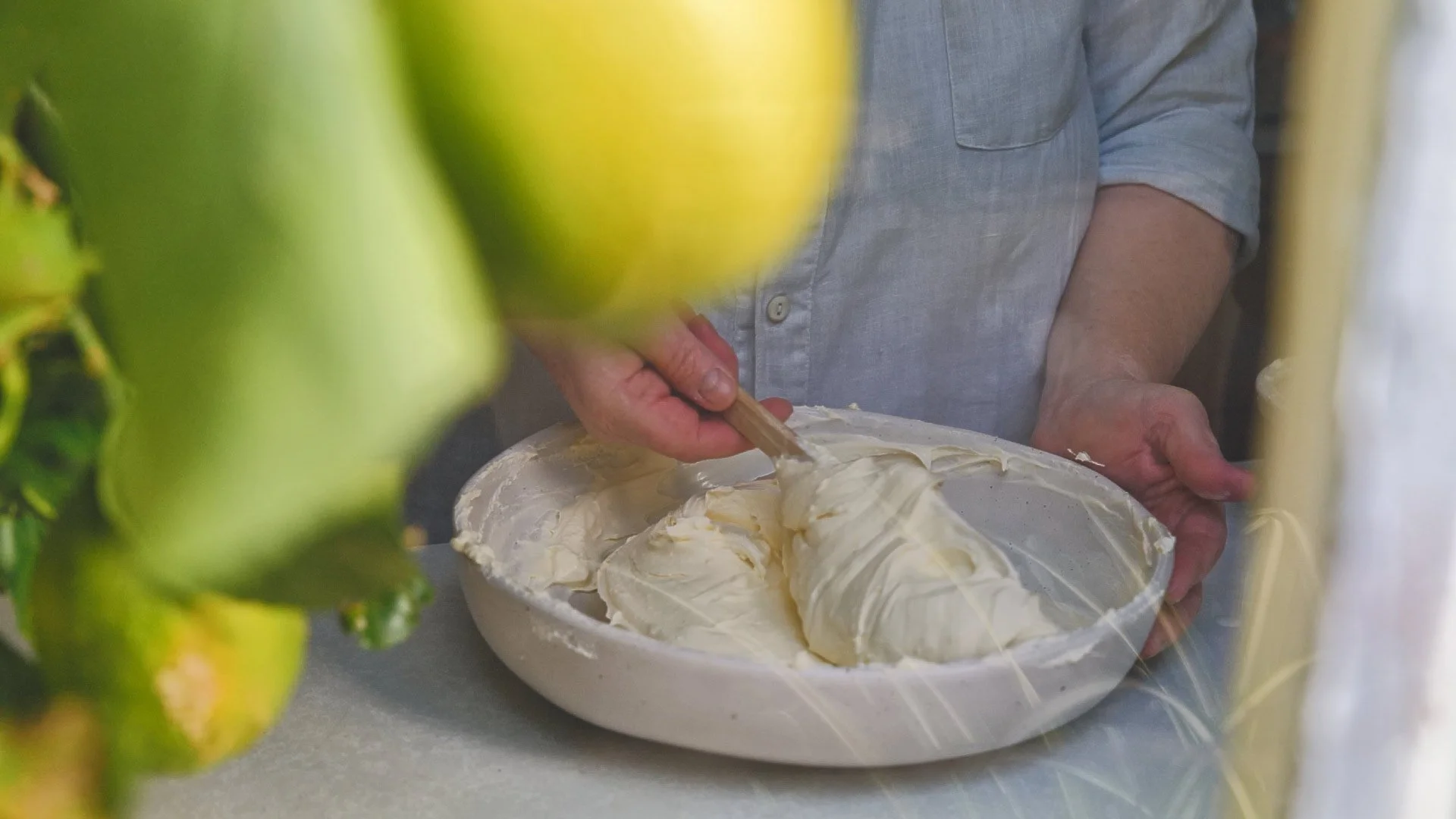 nadine-ingram-filling-mould-documentary-photography-flore-vallery-radot.jpg