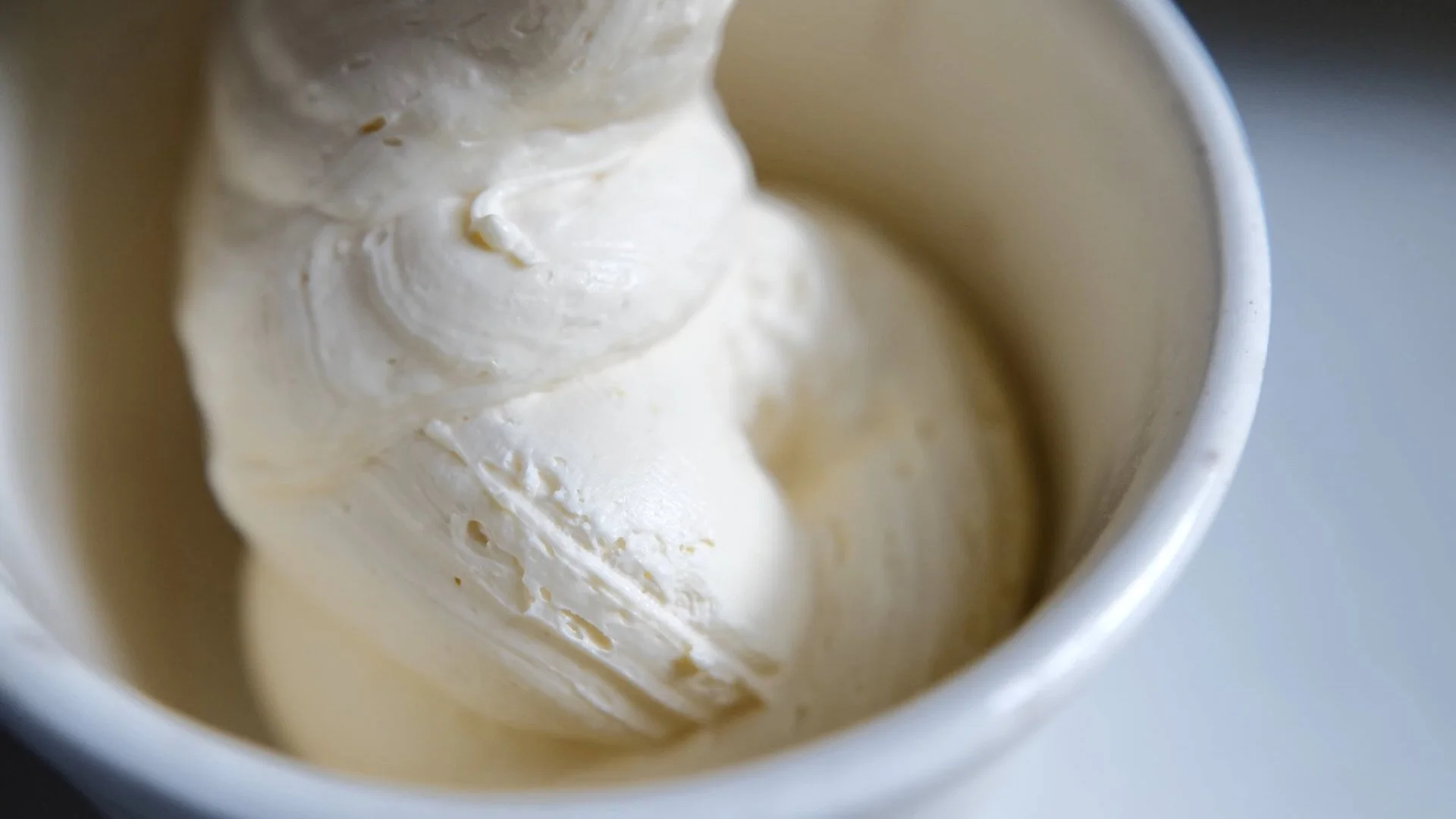 nadine-ingram-meringue-bowl-documentary-photography-flore-vallery-radot.jpg