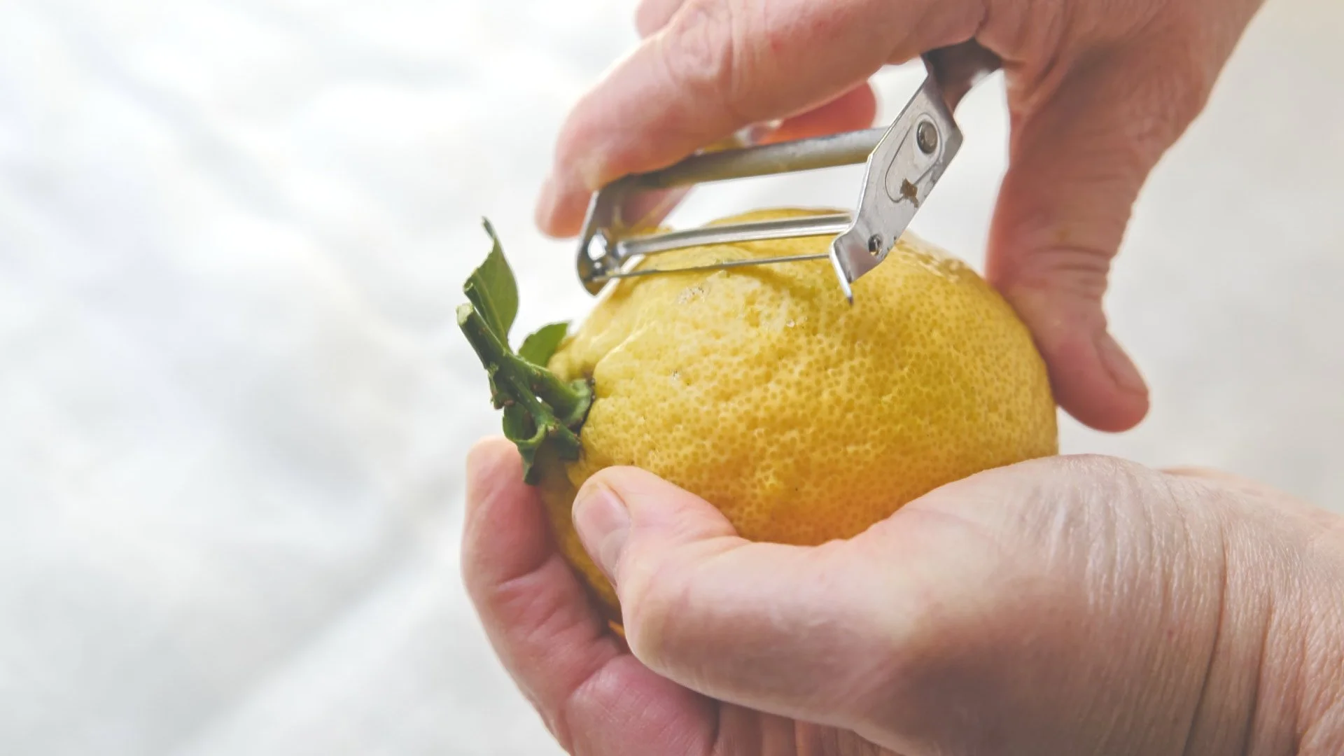 nadine-ingram-peeling-lemon-documentary-photography-flore-vallery-radot.jpg