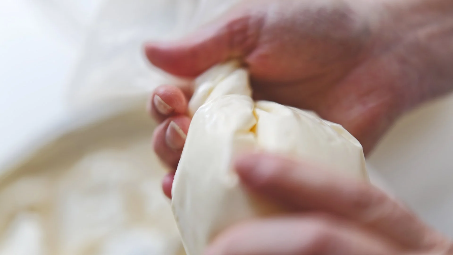 nadine-ingram-piping-bag-documentary-photography-flore-vallery-radot.jpg