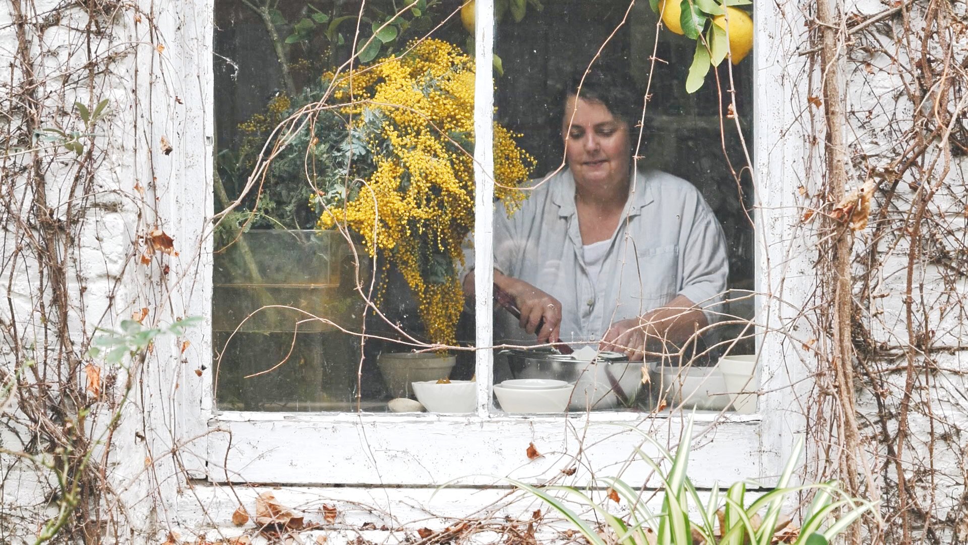 nadine-ingram-portrait-window-documentary-photography-flore-vallery-radot.jpg
