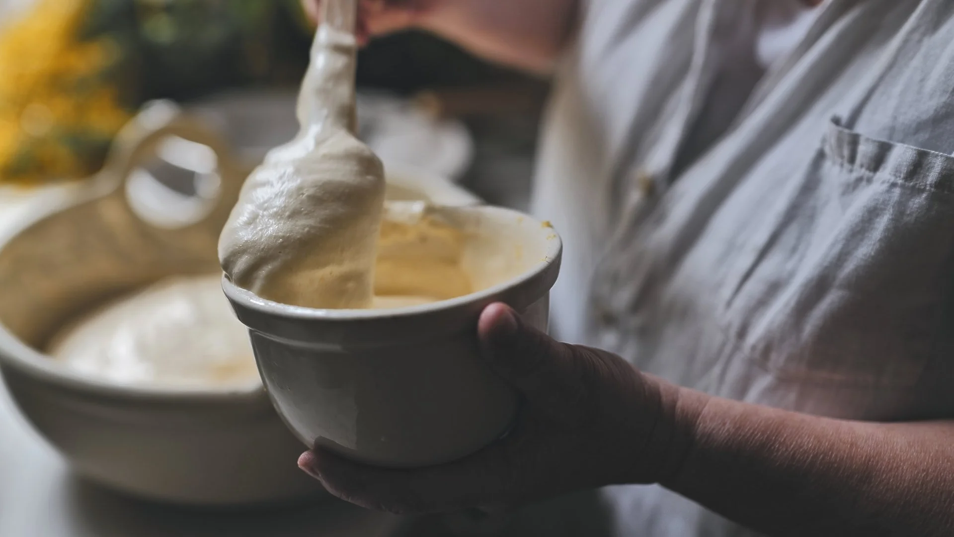nadine-ingram-scooping-batter-documentary-photography-flore-vallery-radot.jpg