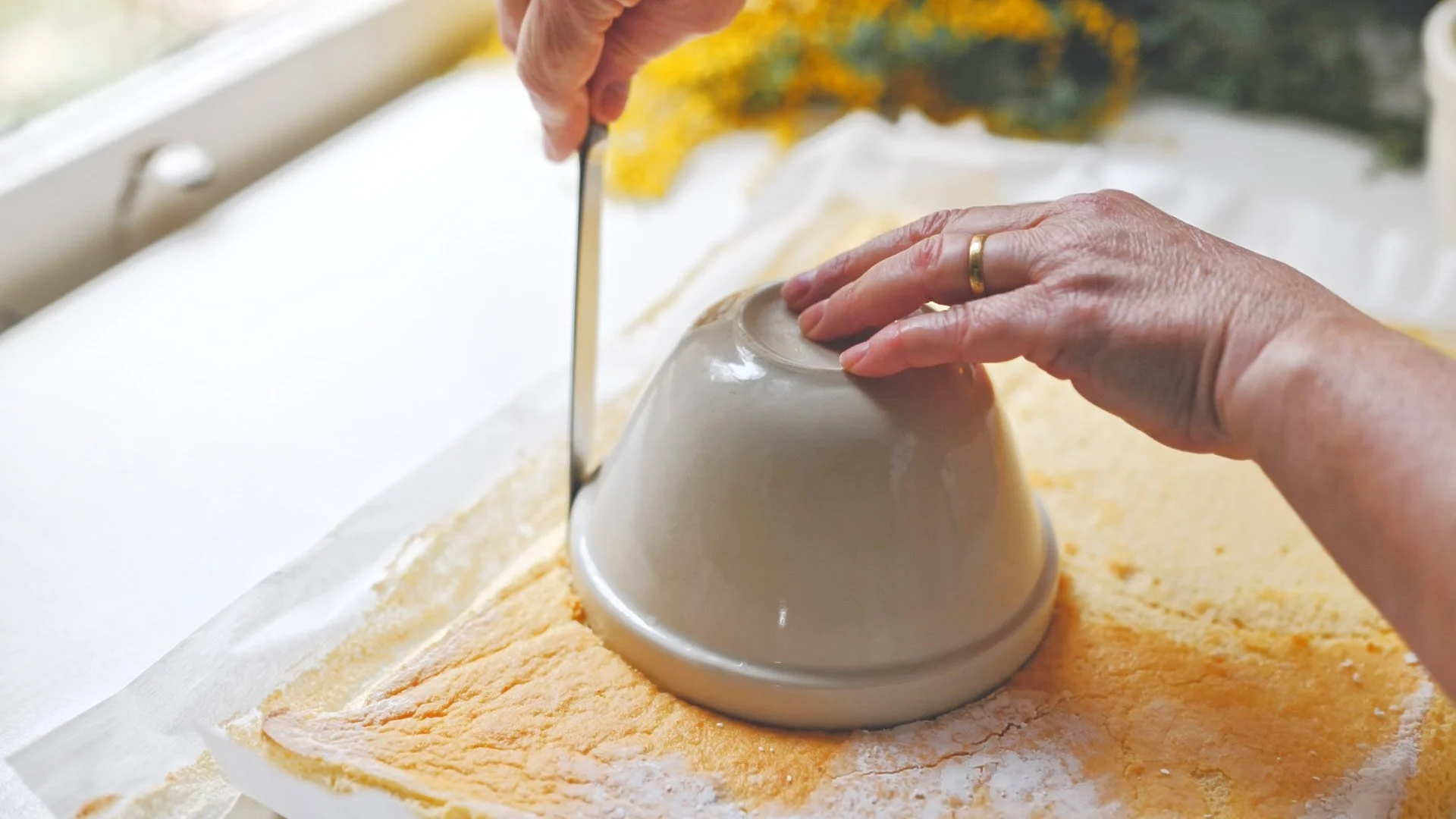 nadine-ingram-unmoulding-cake-documentary-photography-flore-vallery-radot.jpg