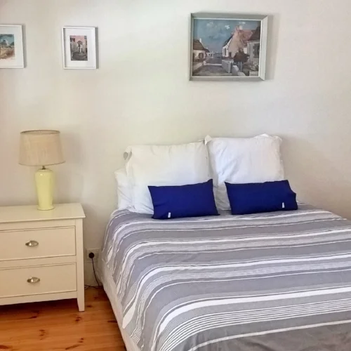 Queen_bedroom.jpg