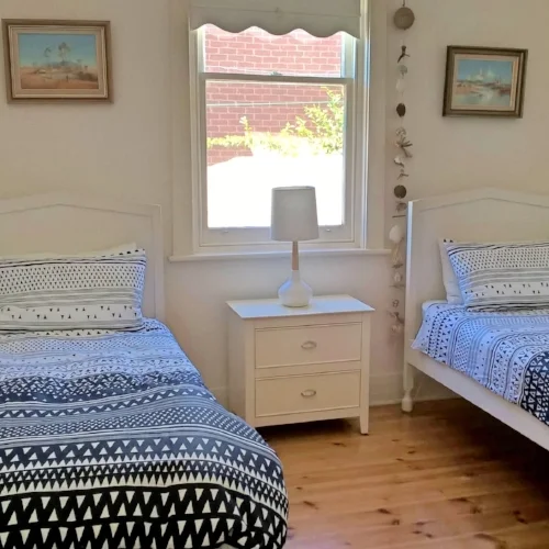 Twin_bedroom.jpg