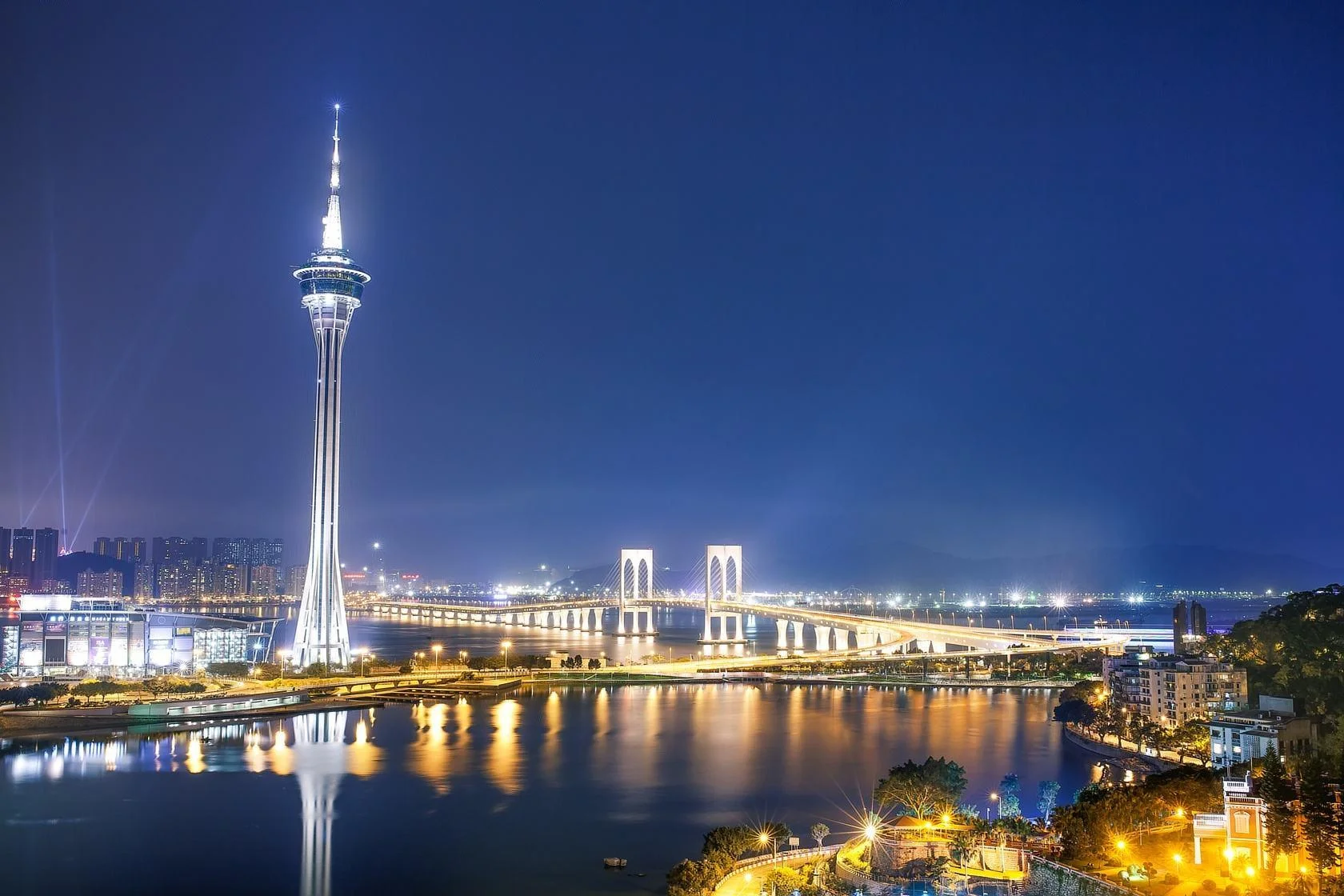 澳门夜景.jpg