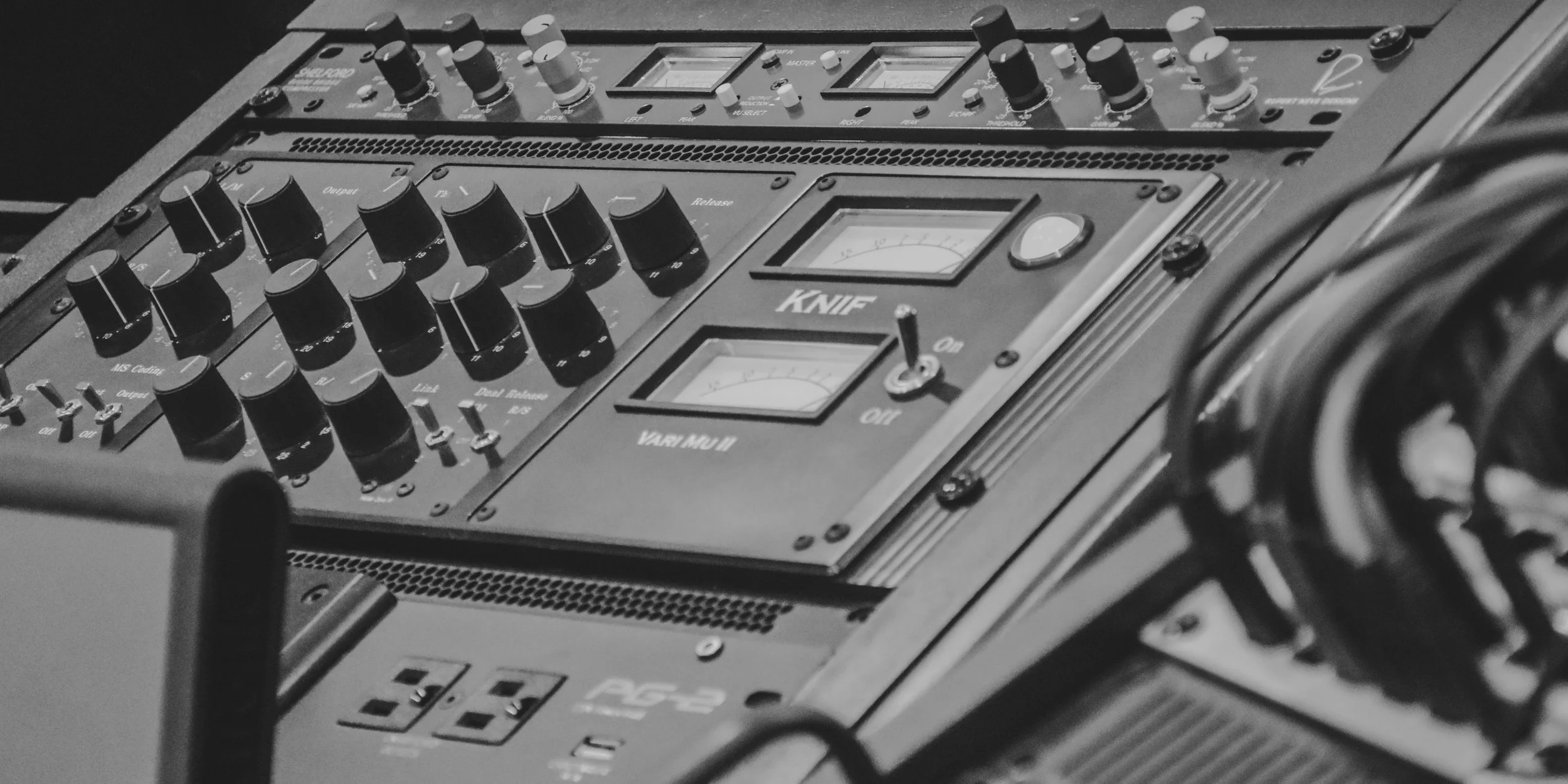 Knif Vari Mu II compressor in the Rose Quartz Mastering analog chain