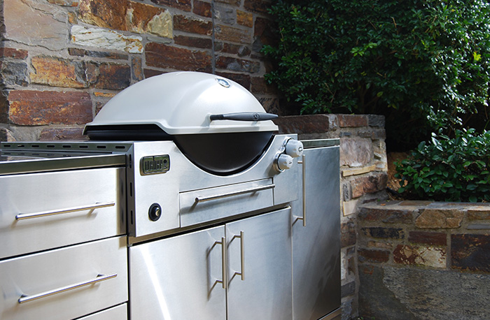 WeberQ3600-BuiltinBBQ_woodpecker.jpg