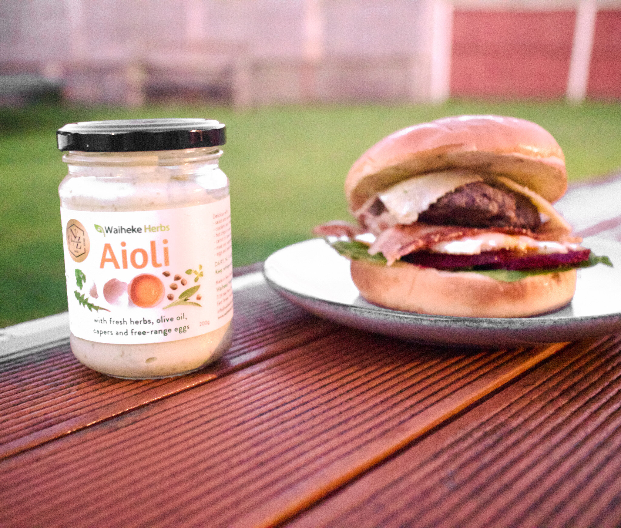 There's nothing better than enjoying a delicious burger after a hard day of work 🍔 We recently made @mattreynecke  Kiwi Burger recipe using @waihekeislandherbs  and enjoyed every bite. If you're keen to make it yourself - we'll have the original vid