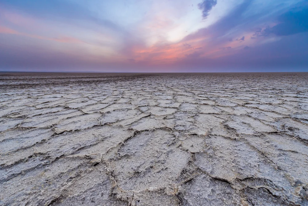 shutterstock_549701269-salt-lake-on-maranjab-desert-in-iran.jpg
