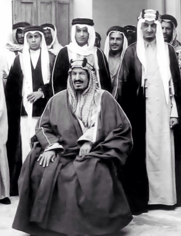 411b2a40576cbb72230dca8f754839e9 king abdulaziz with sons.jpg