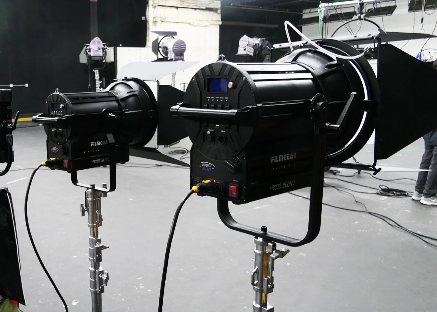 Spotted a pair of Spots 👀 FilmGear&reg; Bi-color LED Spot lights come in different wattages to fit the needs of your project. 🎬 🙌

Learn more https://www.youtube.com/watch?v=6yn6v6CT9oQ
323.780.8880
www.filmgearusa.com

#filmgearusa #setlighting #