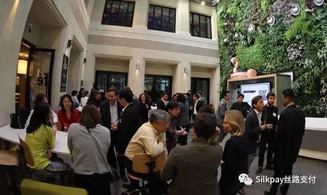 数十位企业家热切交流,现场气氛热烈