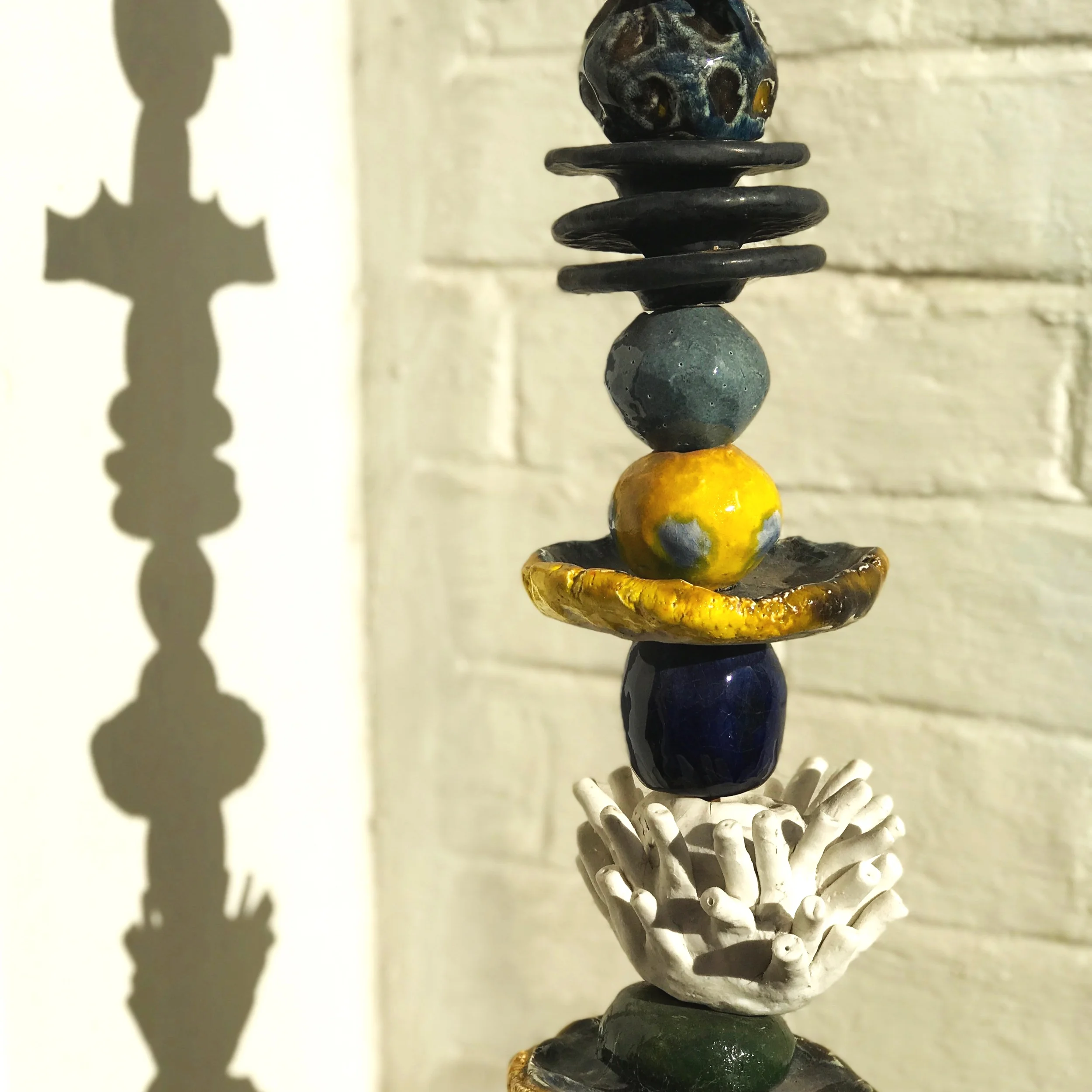 Monochrome totem